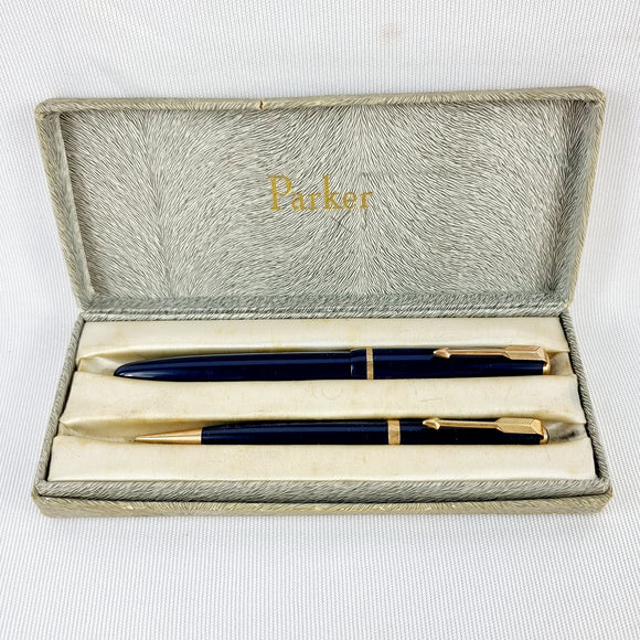 Parker Duofold Reg TM 5. 14ct Gold Nib Fountain Pen and Pencil Set.