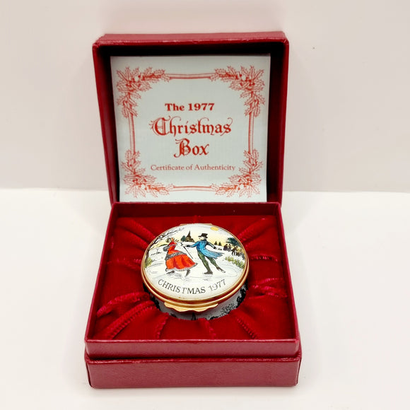 Bilston and battersea enamels, Halcyon Days' 1977 Christmas Box. Enamel Pillbox.