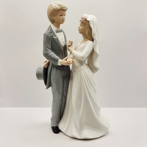 Vintage Leonardo Collection Bride and Groom