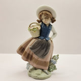 Lladro Figurine Sweet Scent No. 5221
