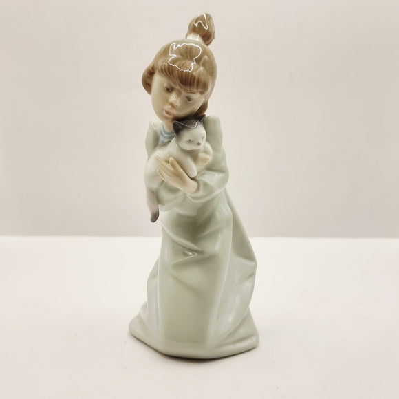 Lladro Figurine Sleepy Kitten 5712 made in 1989