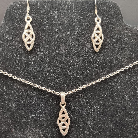 Vintage Silver Celtic Pattern Set Pendant and Earrings.