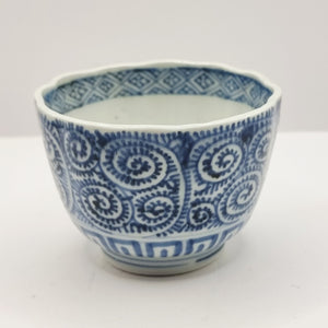 Antique 19th Century Japanese Old Imari Soba choko Cup, Tako Karakusa Pattern.