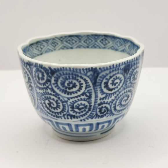Antique 19th Century Japanese Old Imari Soba choko Cup, Tako Karakusa Pattern.