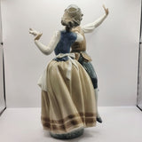 Lladro Figurine Dancing the Polka 5252
