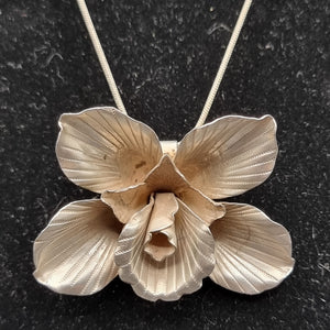 Large Vintage 925 Silver Flower Pendant on Silver Necklace