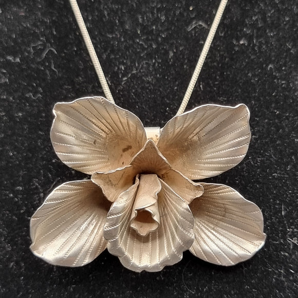 Large Vintage 925 Silver Flower Pendant on Silver Necklace