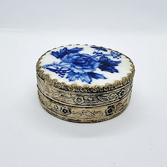 Chinese Blue and White Trinket Box / Compact