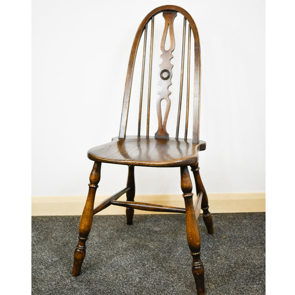 Vintage Colonial Windsor Chair